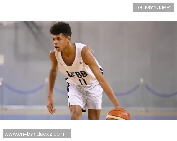 亨特半场14分钟因伤退场6投3中罚球6中5贡献14分2助希望恢复顺利